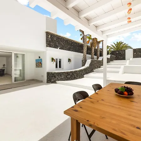 Home2book Elegant With Jacuzzi Villa