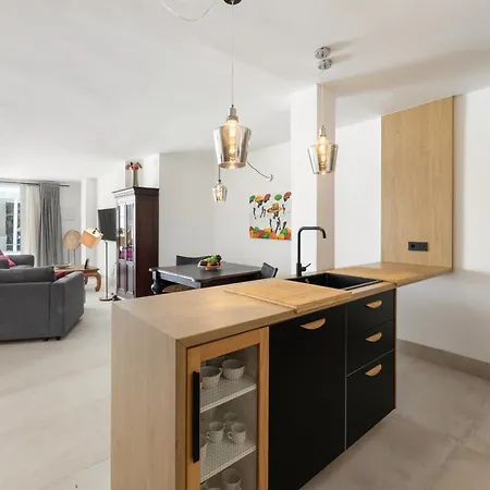 Villa Home2book Elegant With Jacuzzi