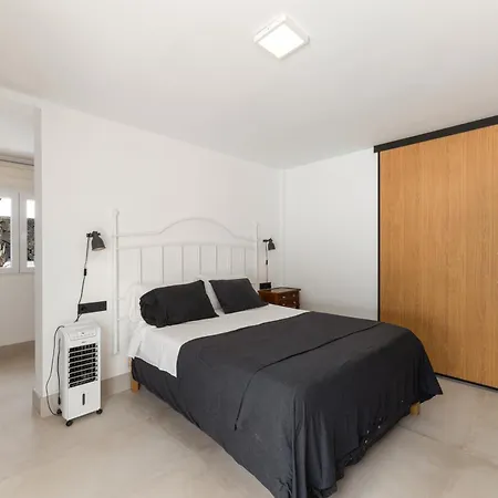 Villa Home2book Elegant With Jacuzzi