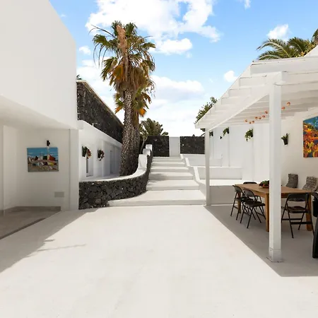 Home2book Elegant With Jacuzzi Villa